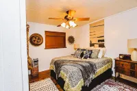 Lake Views, Short Walk to Water, Joy Rock Garden, Sleeps 7