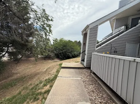 Cozy Urban Retreat – Close to Downtown, Free Parking! Отели в г. Торнтон