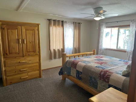 Come for the Sun, Stay for the Fun in this charming 3 Bedroom Porch Home Отели в г. Уилбур