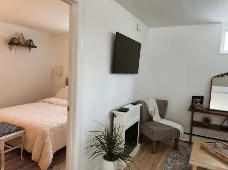 A unique and tranquil getaway at a cozy garden level apartment Отели в г. Бетлхем