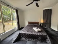 Room for the biggest Boat, pet friendly Hotels in Coronet Bay