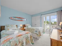 Beautifully updated condo with serene ocean view and close to dining and shops.