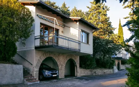 Bungalow for exclusive use with unobstructed lake view and shared use of the pool