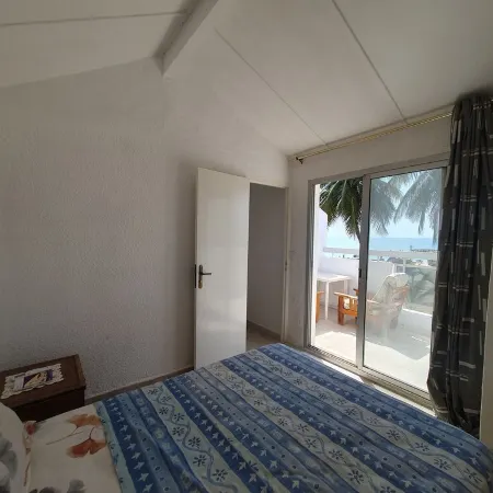 Rare in Saly! Seafront detached villa - 1st line, under the coconut trees.