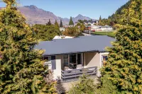 The Flaming Kiwi Backpackers - Mountain view