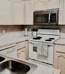 Cozy 2-bedroom apartment in lovely Edinburg with WiFi, AC