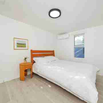 Charming 2-bedroom house with WiFi and AC in Rosemead Rooms