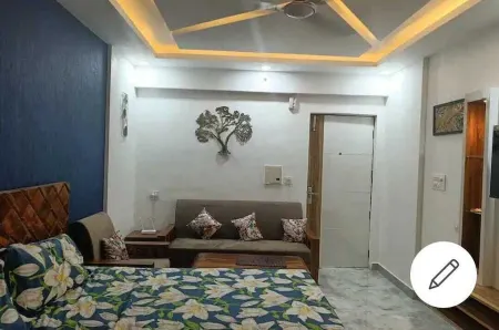 Lovely 1 BHK (903) in West Delhi Отели в г. Западный Дели
