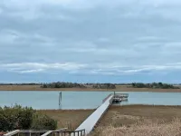 Charming 3-Bedroom Retreat with Waterway Access in Hampstead, NC. Hideaway Haven