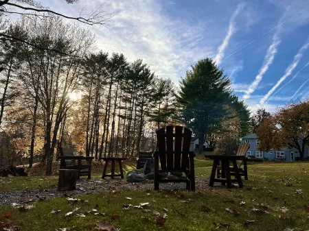 A unique and tranquil getaway at a cozy garden level apartment Отели в г. Бетлхем