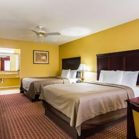 Bryant Inn & Suites