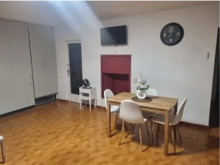 5-room, 3-bedroom apartment, 8 minutes' walk from the beach.