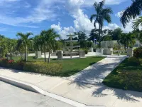 Modern, chic waterfront 3-bedroom villa w/ pool