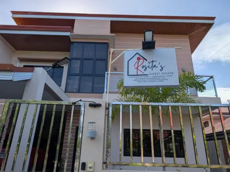 Charming 4-bedroom house with AC and WiFi with power generator during brown outs Отели рядом с достопримечательностью «Sampaguita Gardens»