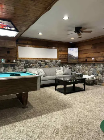 Brown Bear Cottage 3 Bedroom Pet Friendly Home Near Sand Valley & Lake Arrowhead Отели в г. Лейк Арроухед