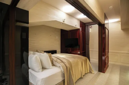 ロイズ博多 LLOYD's HAKATA