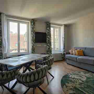 Spacious apartment 100m² + parking downtown Others