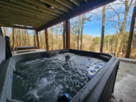 Passion @ The Patch, Lux Couples Getaway w/ View, massage chairs, movie theater