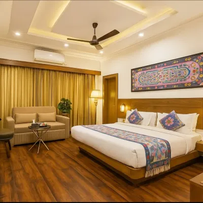 Hotel Green Rooms, Vintage Luxury Near Dal Lake Hotels near Park (Soura Maternity Hospital)
