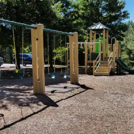 "PEACE IN A POD" CHARMING 2-Bdrm cabin right in the middle of Big Canoe!