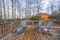 Raccoon House & Spa. Scandinavian style retreat w/ sauna and hot tub.