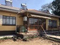 Beautiful 4-Bedroomed House with a Jacuzzi Hotels in Hwange