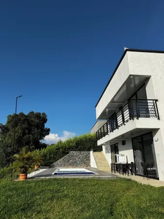 Enchanting 3-bedroom chalet in Quimbaya with stunning views