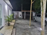 Two minutes from the beach. House in the middle of nature. 500m of private area. Hotels near Praia de Boraceia