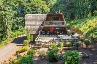 A chalet-style cabin set atop the Red Hills of Dundee in The Willamette Valley Hotels near De Ponte Cellars