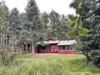 Cozy Cabin with Creek in Cascade-Chipita Park