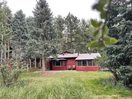 Cozy Cabin with Creek in Cascade-Chipita Park