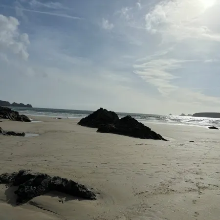 Maison Entourée dun Jardin Fleuri Près de la Plage du Goulien,petite vue mer