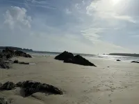 Maison Entourée dun Jardin Fleuri Près de la Plage du Goulien,petite vue mer