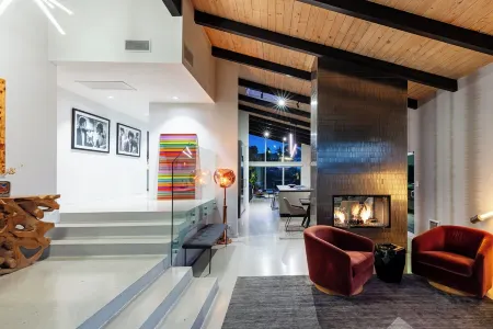 Hillside Luxury MidCentury Rejuvenation SpaRetreat. Views, Pool, Amenities. Отели рядом с достопримечательностью «Универсальный город/Студия»