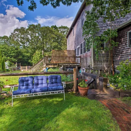 Martha's Vineyard Apt ~ 1 Mile to Inkwell Beach!