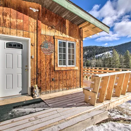 Sasquatch Inn Retreat Near Fishing and Hunting!