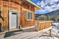 Sasquatch Inn Retreat Near Fishing and Hunting! - parking
