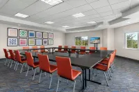 Holiday Inn Express & Suites Marina - State Beach Area Hotel a Marina