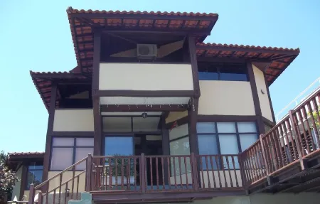 House w / 4 suites, Yacht Club, pool, deck / terrace, sea view, near the Villa