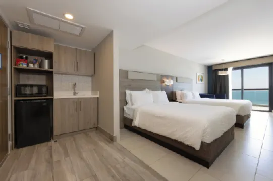 Holiday Inn Express & Suites Mazatlan by IHG Hotel di 