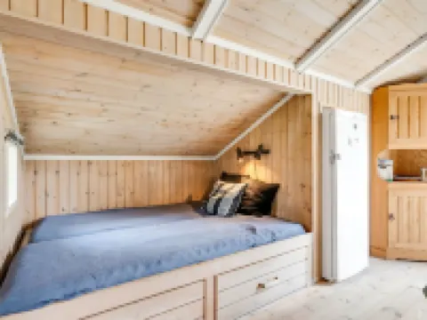 "Aamu" - 300m to the Fjord