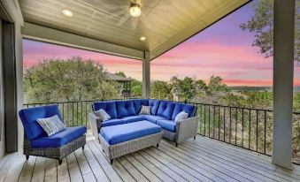 Upscale 5Br Home on Lake Travis with HotTub & Lake Views