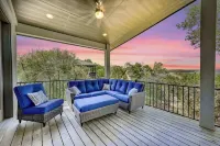 Upscale 5BR Home on Lake Travis with HotTub & Lake Views Hotels in Lakeway