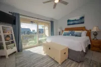 Seaside Cottage with water views! Hotels in Rockport