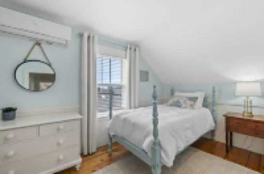 Historic home with modern amenities in the heart of town, walk everywhere!