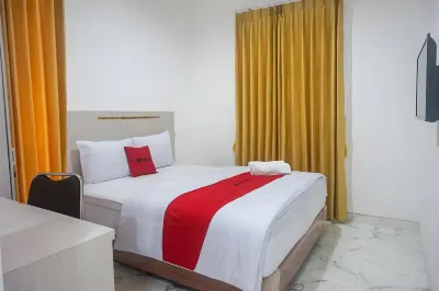 RedDoorz Near Araya Family Club House Hotels near Al-Hamid Mosque