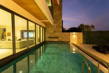 รูปภาพของที่พักพูลวิลล่า 3 ห้องนอน ริมหาด พร้อมสระว่ายน้ำแบบไร้ขอบ วี38