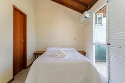 Cozy Two-story House Just 120m From the Beach! EDE Hotels in Cachoeira do Bom Jesus