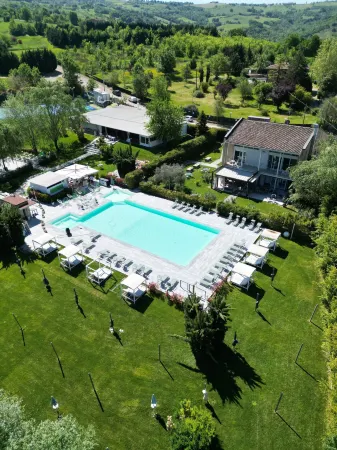Gelso Bianco Country Resort Отели в г. Виньола