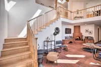 Casa Al Reves Pueblo-Style House with Views! - บังกะโล